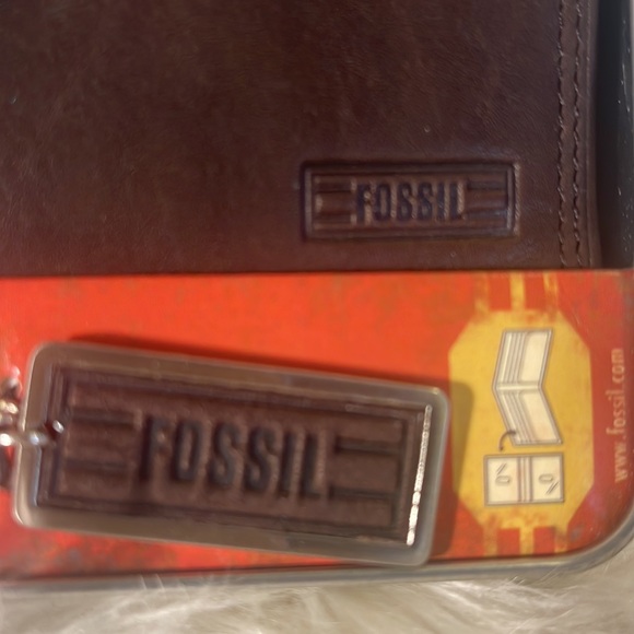 NEW Fossil Wallet & Keychain - Picture 7 of 8